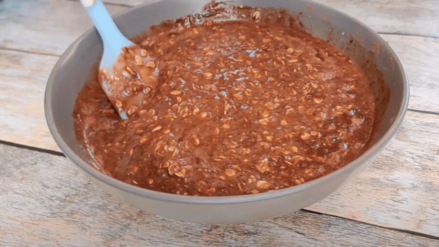 Рецепт смачного і ніжного шоколадного десерту без цукру і борошна