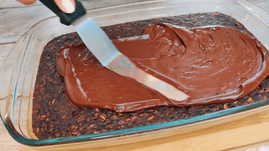 Рецепт смачного і ніжного шоколадного десерту без цукру і борошна