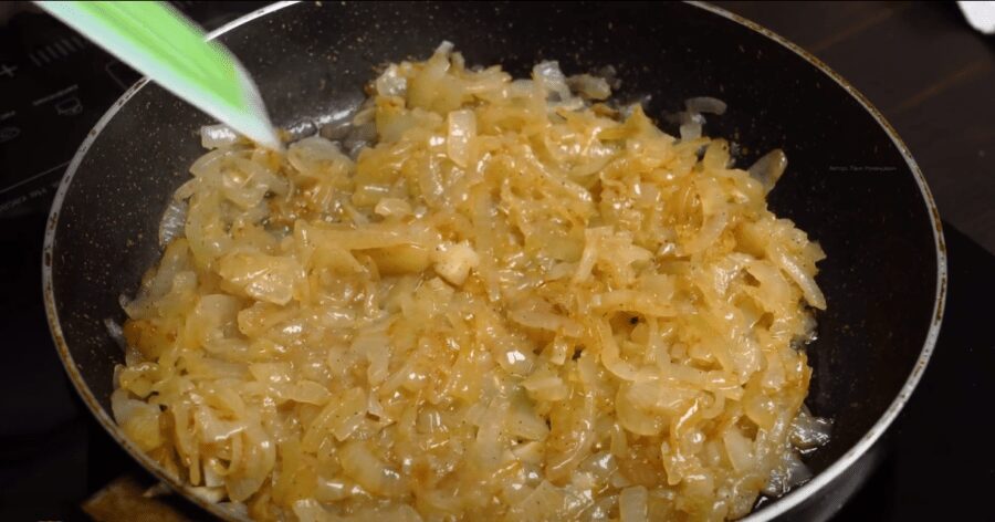 Рецепт святкового салату з курячої печінки і огірків