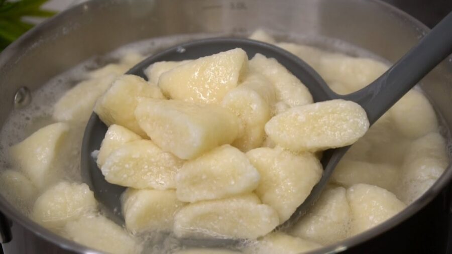 Рецепт лінивих вареників у вершковому соусі