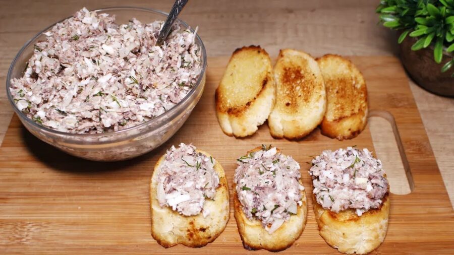 Ситна та дієтична намазка з яєць та консервованого тунця 