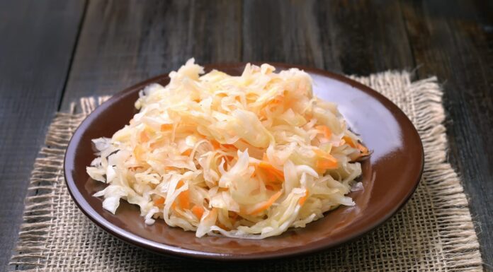Лікарі пояснили, чому виникає бажання з'їсти квашену капусту