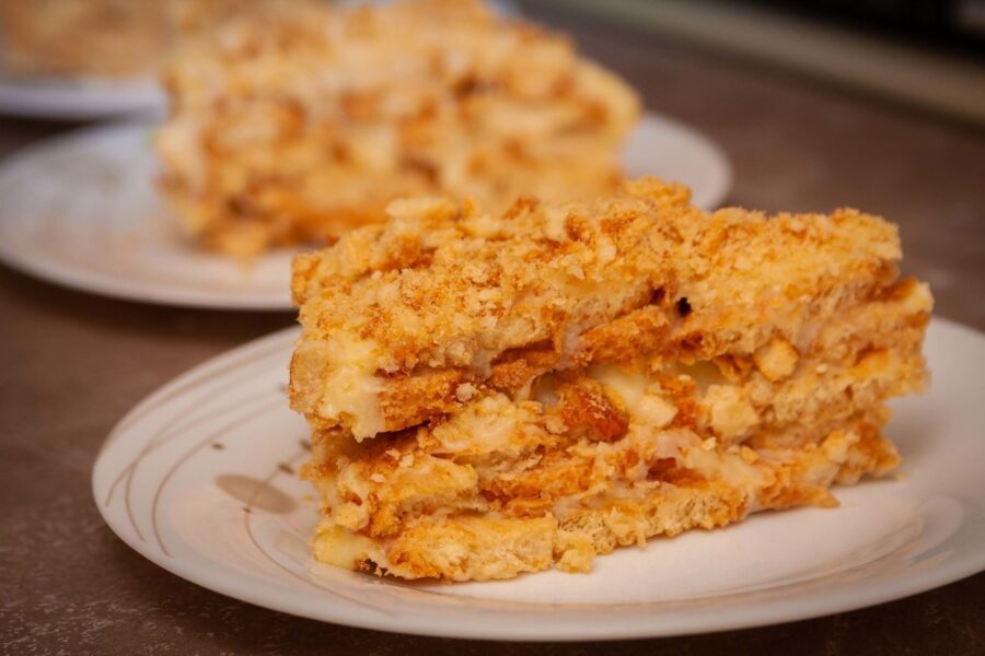 Кулінари розповіли, як приготувати смачний торт із заварним кремом – вийде, як із кондитерської