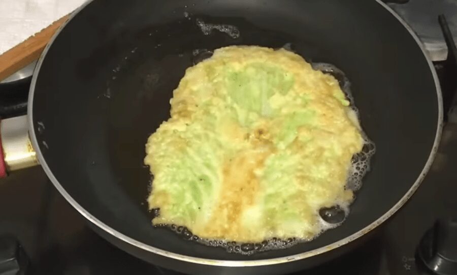 Рецепт закусочних рулетиків з пекінської капусти, томатів і сиру