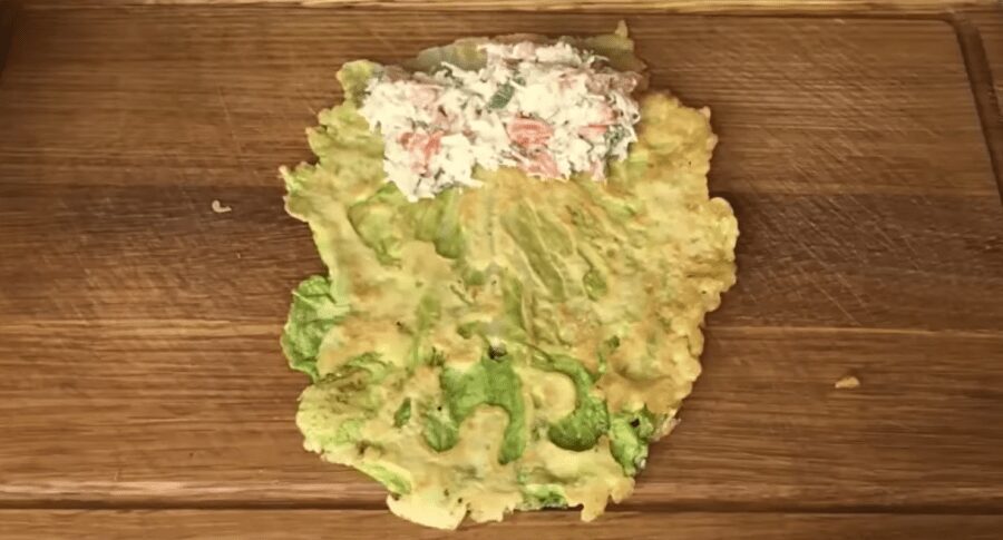 Рецепт закусочних рулетиків з пекінської капусти, томатів і сиру