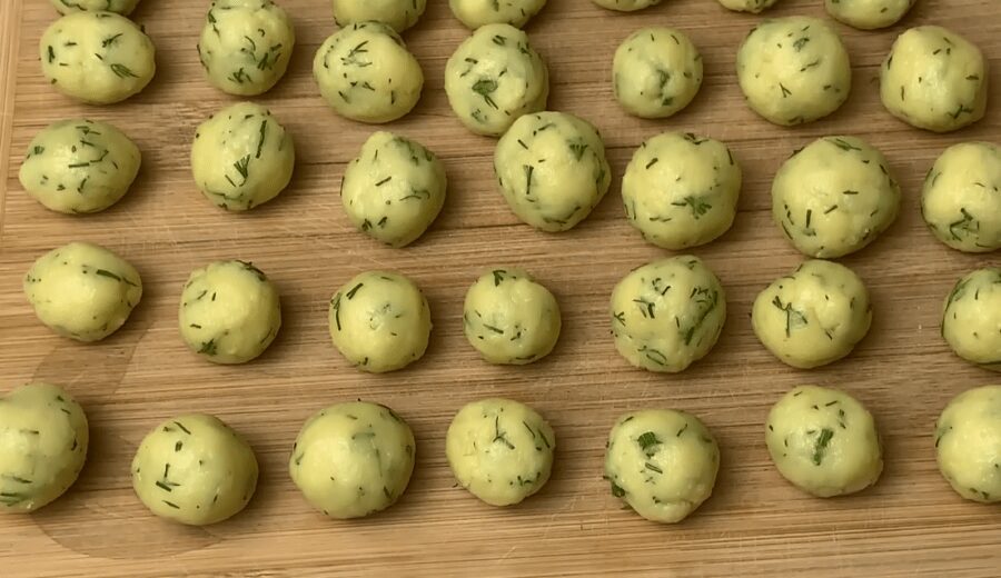 Рецепт смачного повсякденного супу з сирними кульками