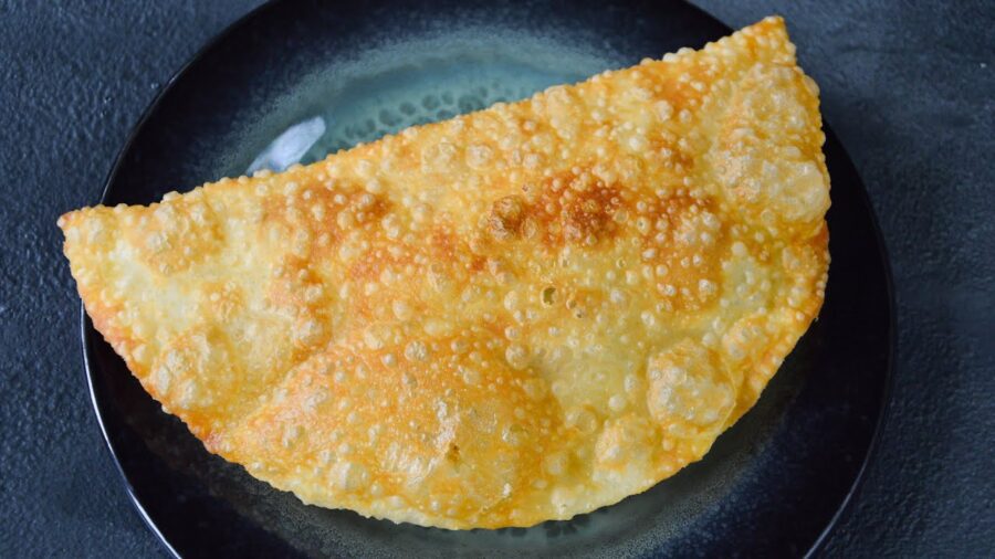 Смачні та хрумкі чебуреки стануть смачним доповненням будь-якого обіду 