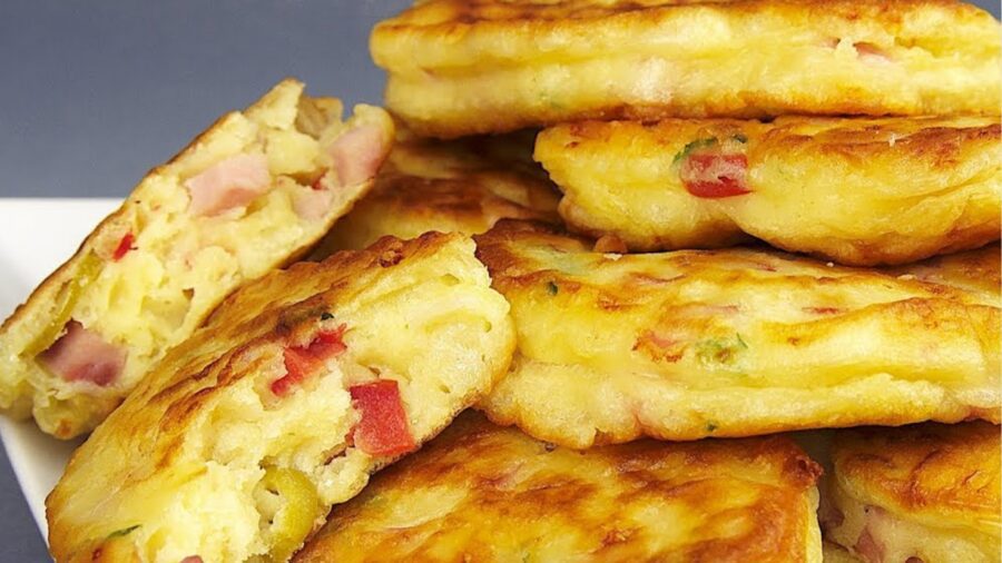Як приготувати оладки з сиром та помідорами 