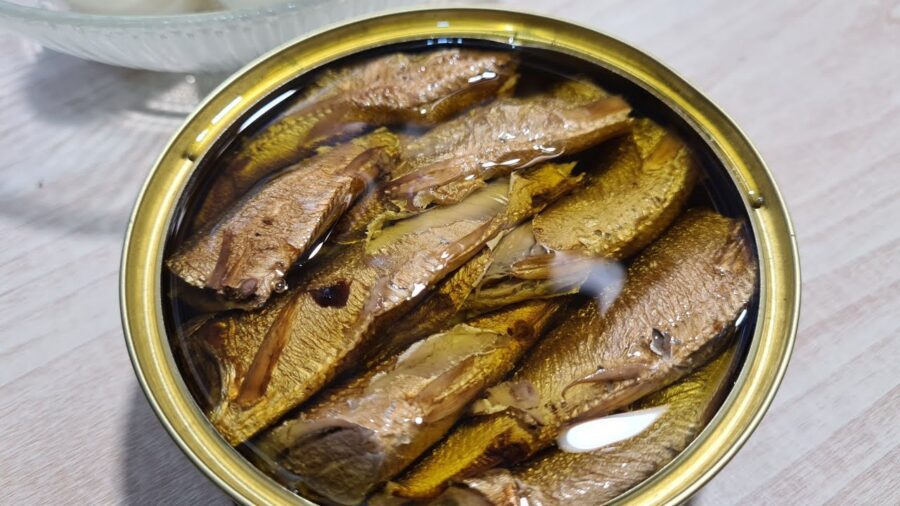 Рецепт смачної закуски зі шпротів і сиру