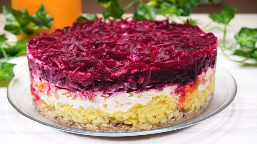 Кулінари розповіли, який соус додати у новорічні салати замість майонезу для смачної страви