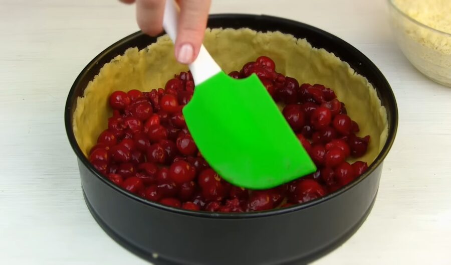 Пиріг з сиром і вишнею