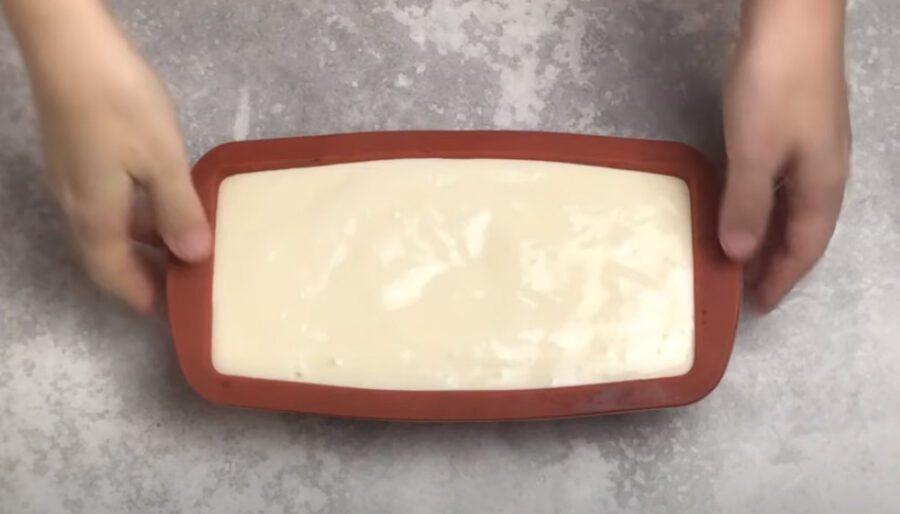 Сирна запіканка – ситна, соковита, а тісто замішується за 5 хвилин