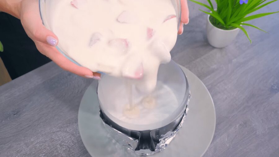 Рецепт смачного літнього десерту без випічки з сиром і фруктами