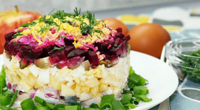 Господиня розповіла, як зробити оселедець під шубою смачнішим