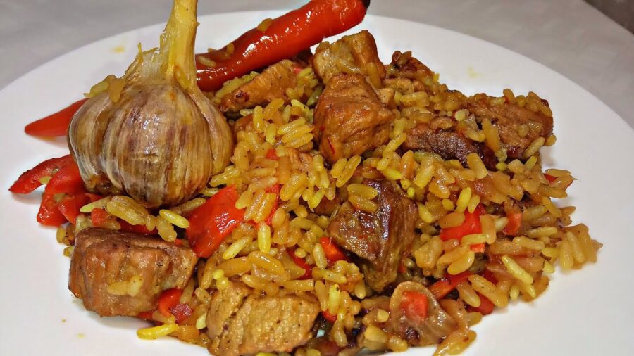 Плов, це традиційна страва багатьох країн 