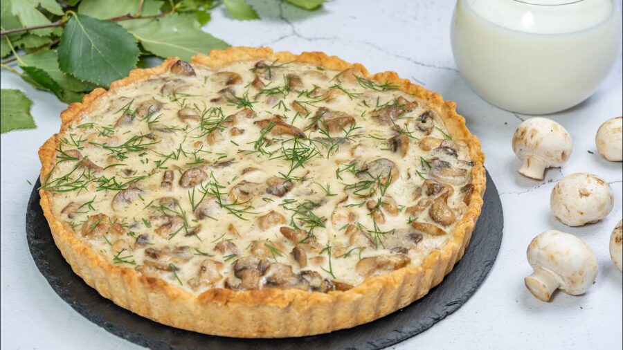 Смачний заливний пиріг з куркою та грибами 