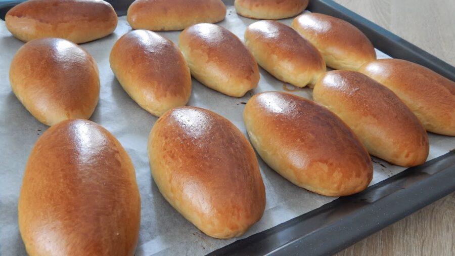 Як приготувати румʼяні пиріжки з вишнями 