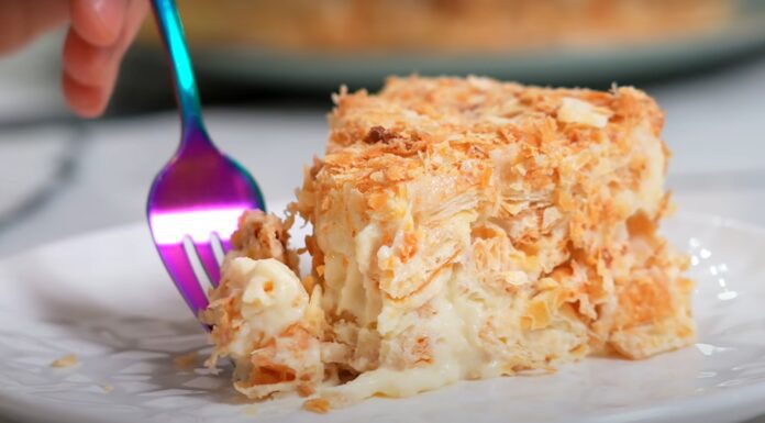 Кондитери показали, як приготувати торт "Наполеон" без духовки