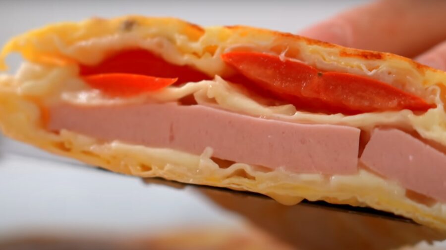 Рецепт приготування швидкого сніданку: пиріг на пательні