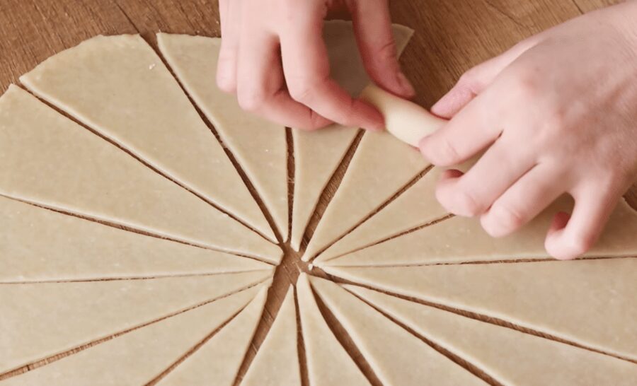 Рецепт смачних рогаликів з повидлом без яєць, масла і молока