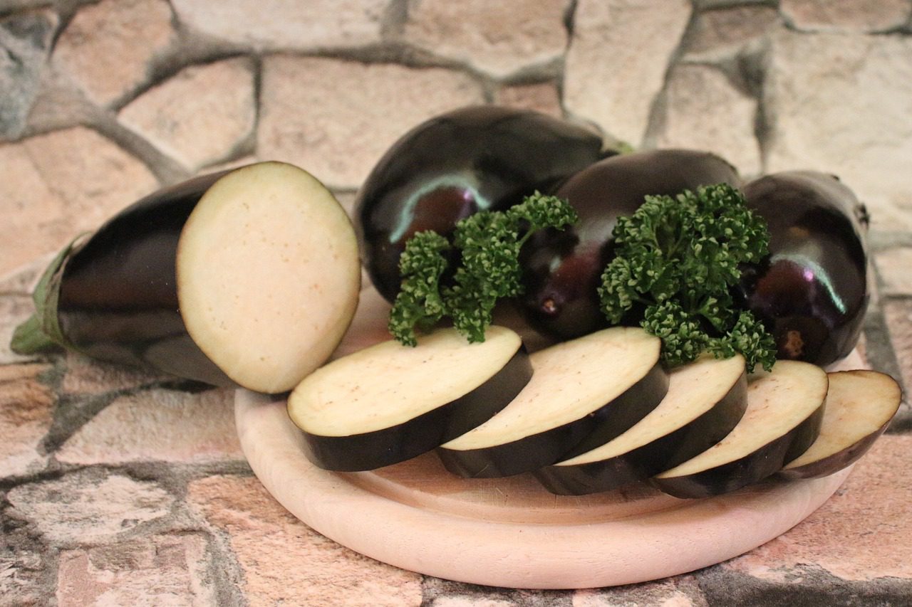 Нутриціологи розповіли, яка користь від споживання баклажанів для здоровʼя