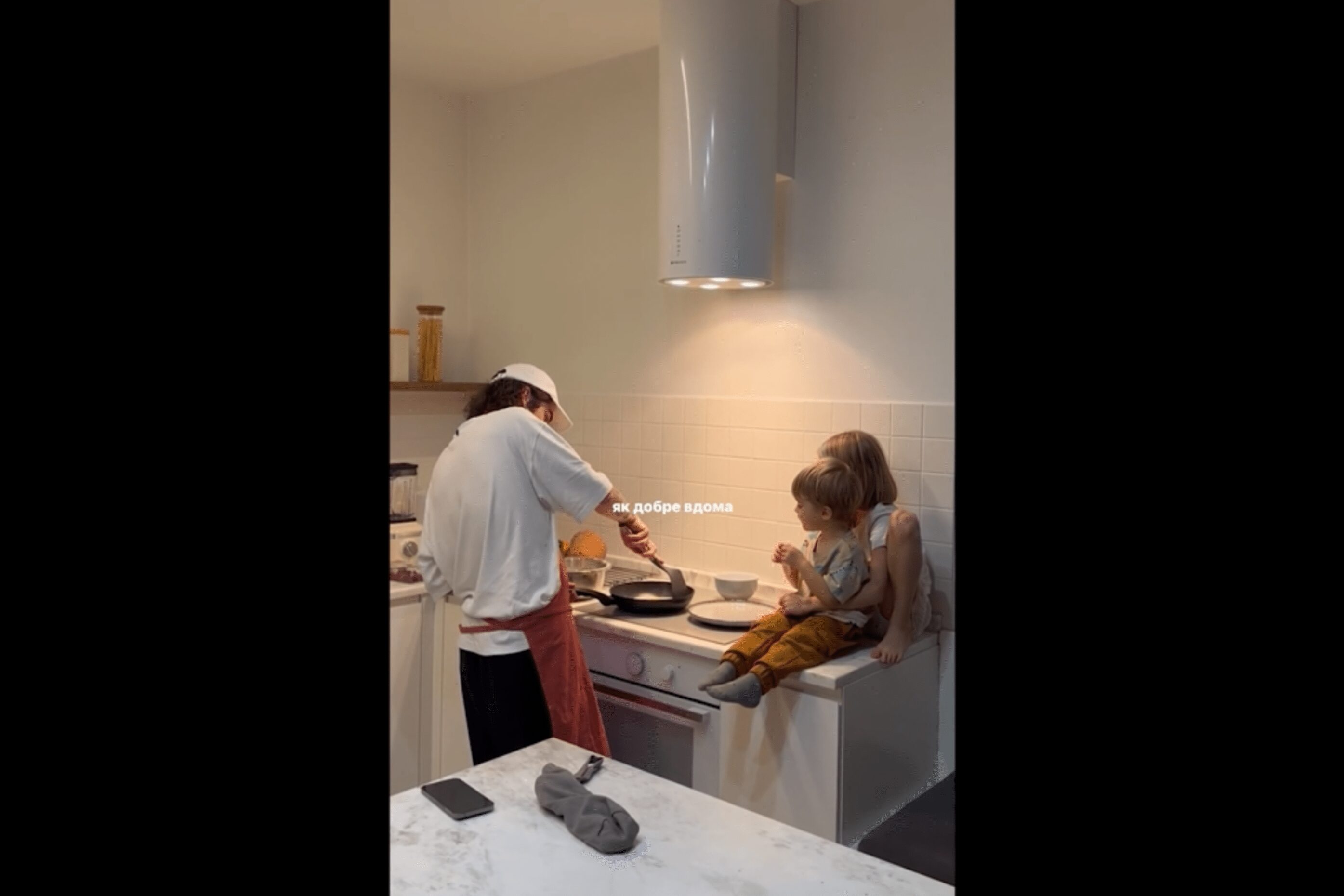 Володимир Дантес показав будинок, в якому він живе з Дашею Кацуріною Володимир Дантес показав будинок, в якому він живе з Дашею Кацуріною