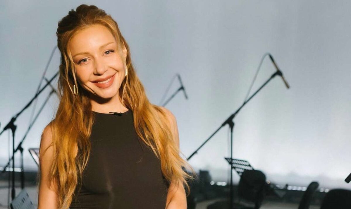 Тіна Кароль показала гнучку фігуру заради компліментів 