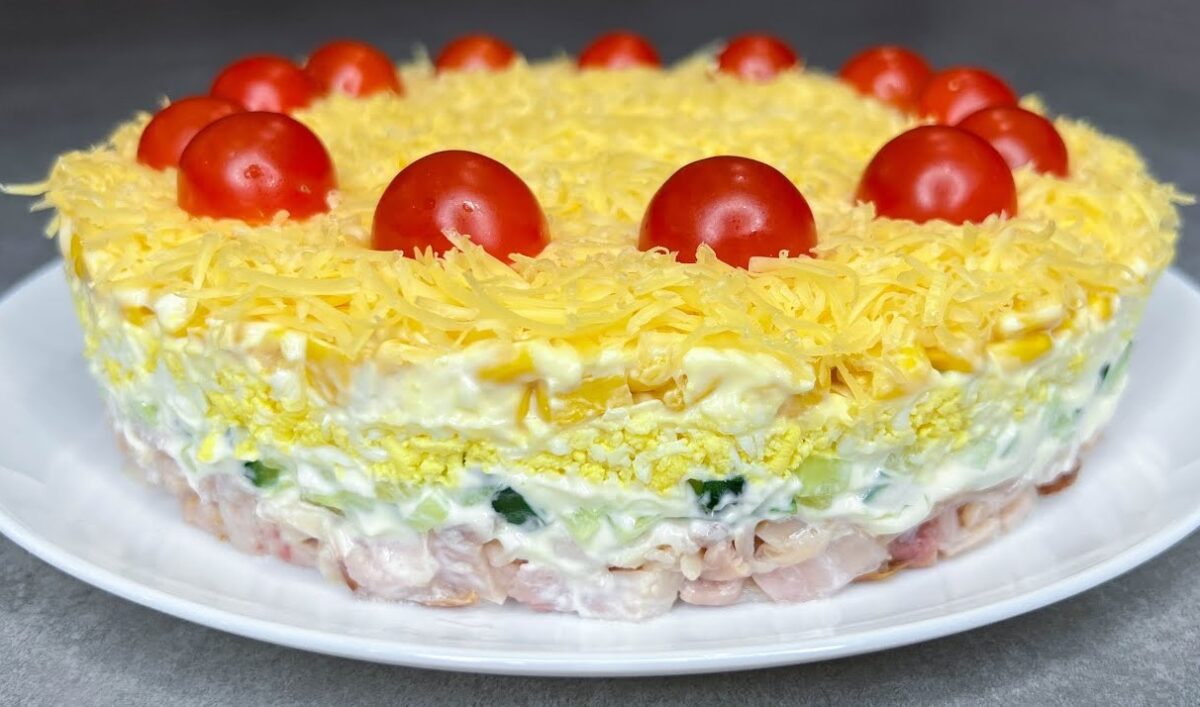 Салат з копченою куркою