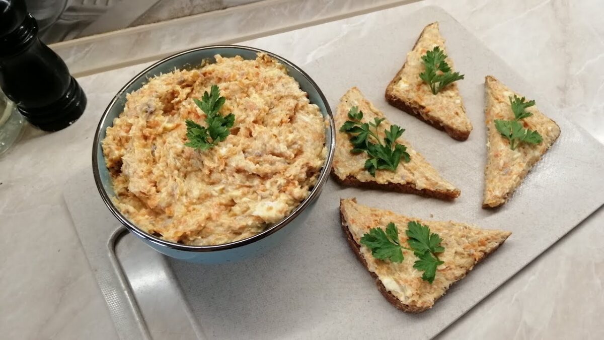 Кулінари розповіли, як приготувати смачну намазку на хліб з мінімуму інгредієнтів