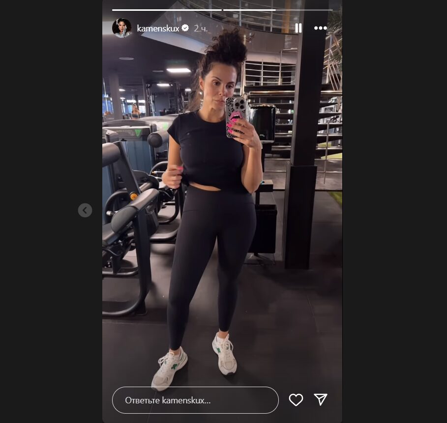Настя Каменських показала свою пишну фігуру у спортзалі