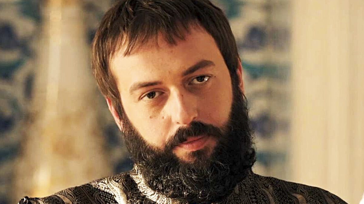 Ібрагім-паша пообіцяв не заважати Хюррем у палаці, якщо вона вибачиться перед Махідевран