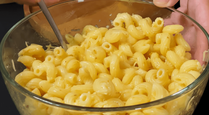 Тепер готую макарони не так, як усі: у каструлю води – 1 ложка, але не олії. Вермішель не злипається Кухарі підказали, як правильно варити макарони, щоб вони не злипалися