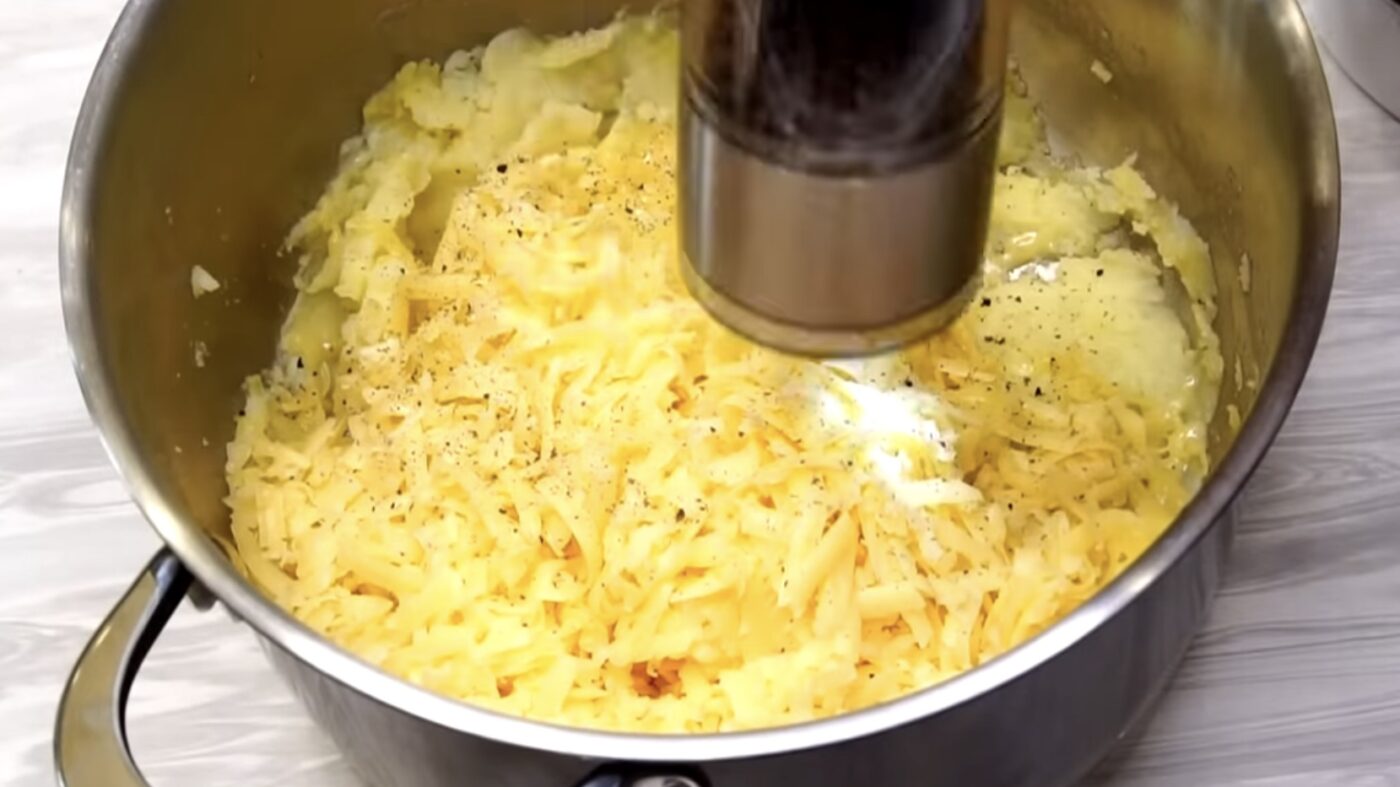 Рецепт дуже смачного і ситного пирога на кефірі 