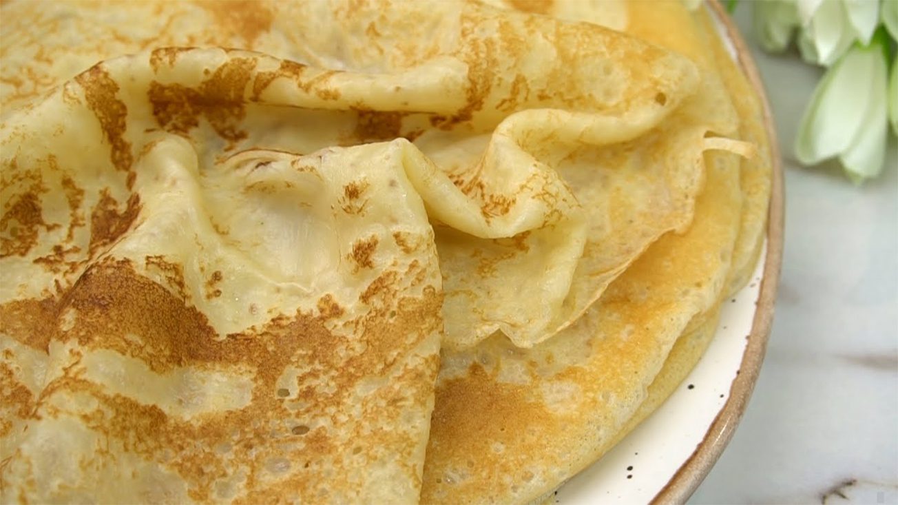 Що додати в тісто для млинців, аби не рвались на сковороді