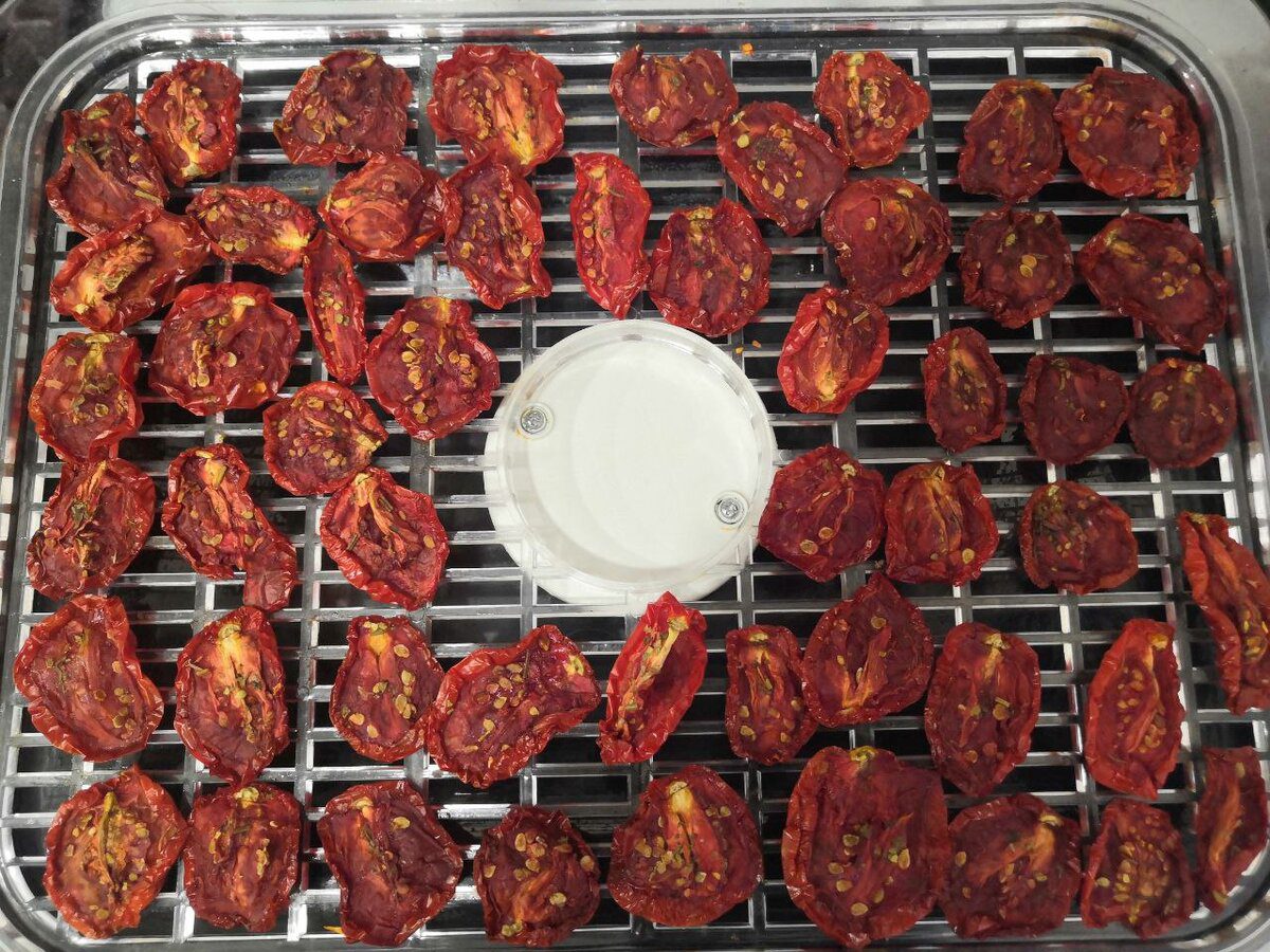 Кулінари розповіли, як приготувати в'ялені томати в домашніх умовах просто та швидко