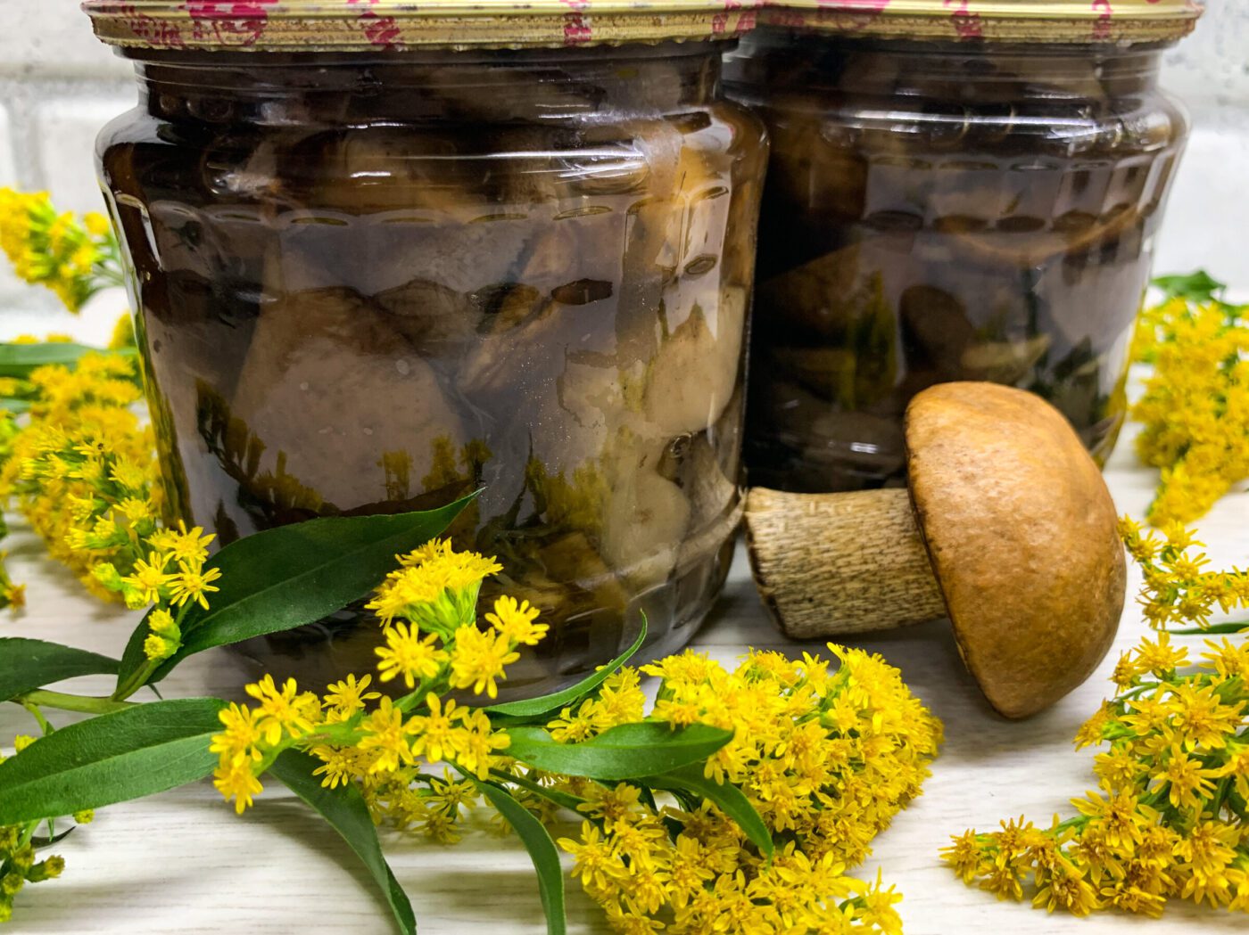 Кулінари розповіли, з яких інгредієнтів приготувати смачний маринад для грибів – секрет