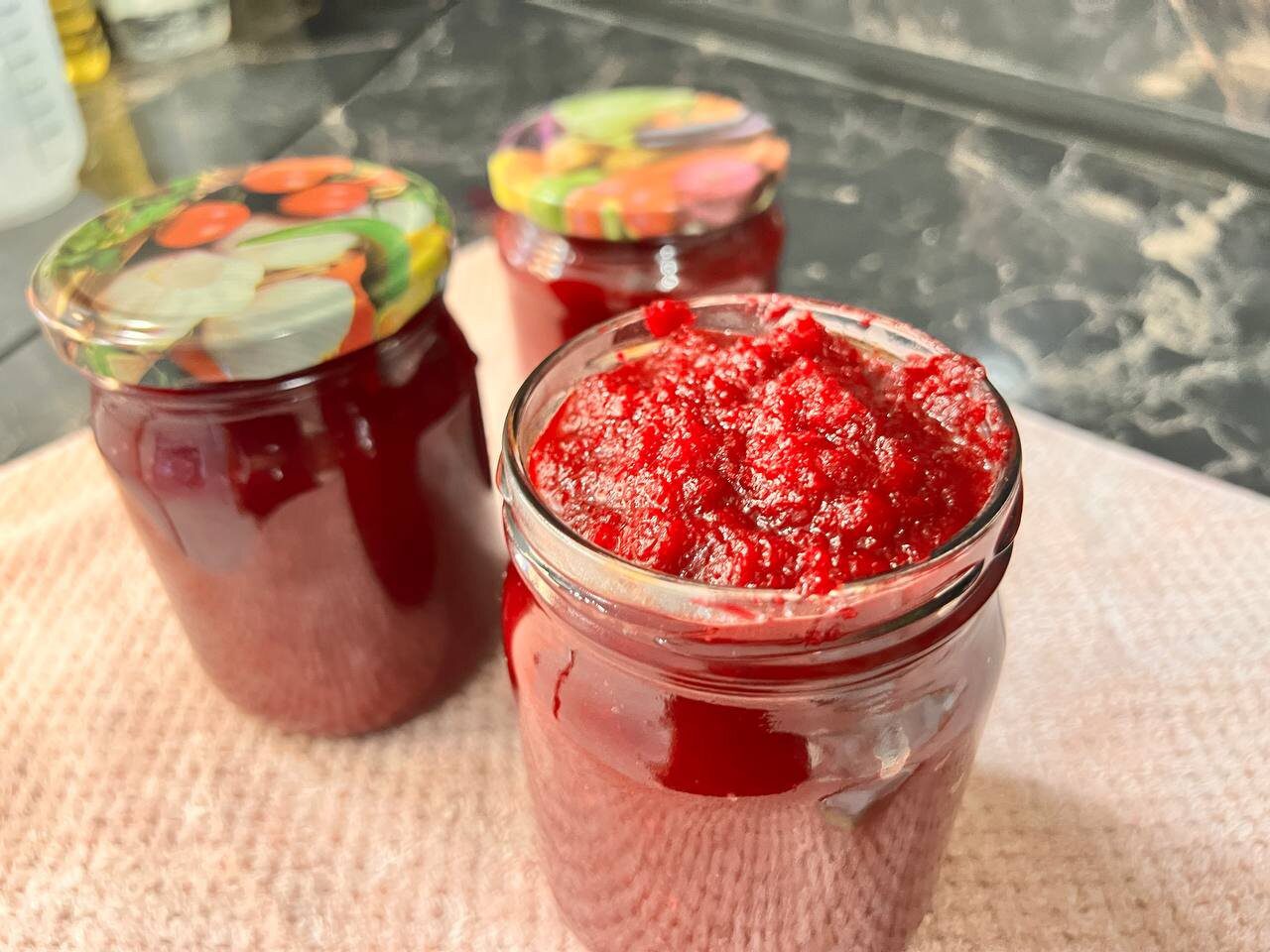 Кулінари розповіли, як приготувати незвичайну ікру з буряка з доступних інгредієнтів – рецепт