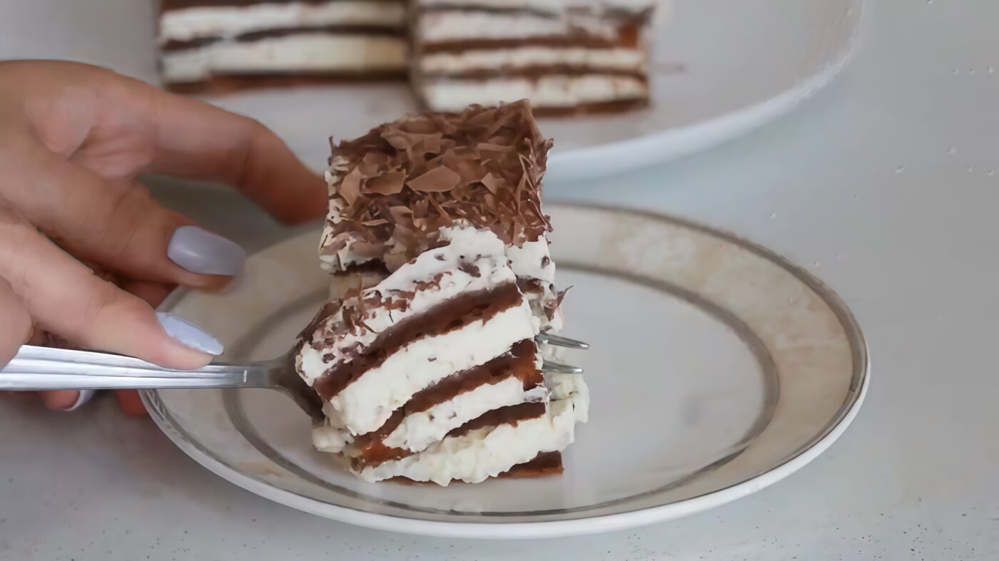 Кулінари розповіли, як приготувати смачний домашній торт з мінімуму продуктів – рецепт