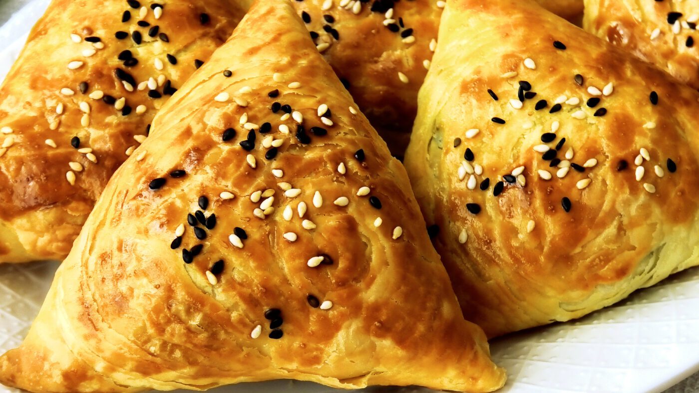 Кулінари розповіли, як приготувати смачну та соковиту самсу з м'ясною начинкою