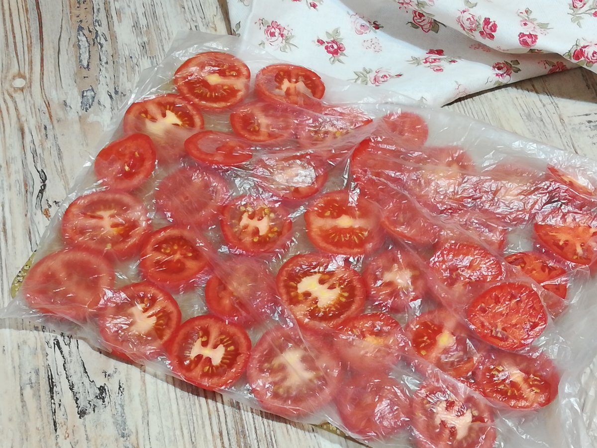 Кулінари розповіли, як заморозити томати на зиму без втрати смаку та корисних властивостей