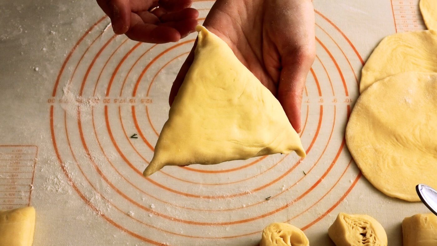 Кулінари розповіли, як приготувати смачну та соковиту самсу з м'ясною начинкою