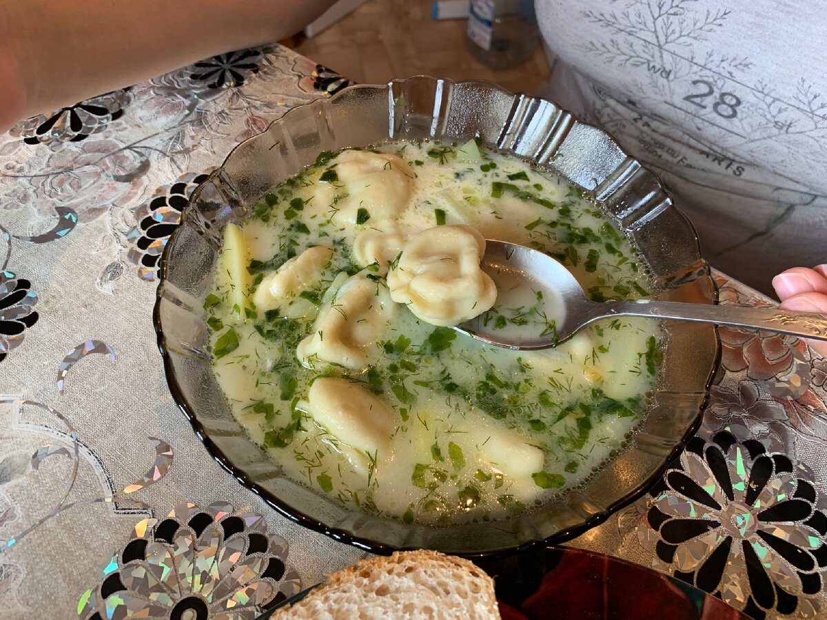 Кулінари розповіли, як приготувати смачний вершковий суп з пельменями та картоплею – рецепт