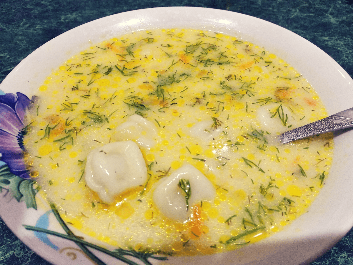 Кулінари розповіли, як приготувати смачний вершковий суп з пельменями та картоплею – рецепт