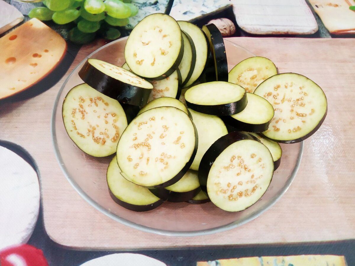 Кулінари розповіли, як приготувати смачну закуску з баклажанів – літня та свіжа