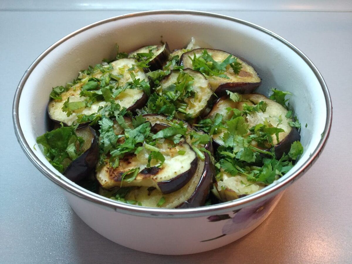 Кулінари розповіли, як приготувати смачну закуску з баклажанів – літня та свіжа