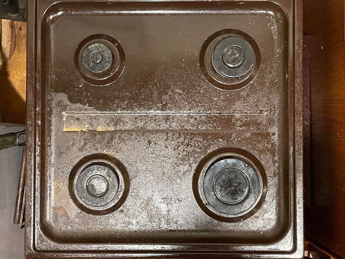 Експерти розповіли, як очистити плиту на кухні від старого жиру та нальоту