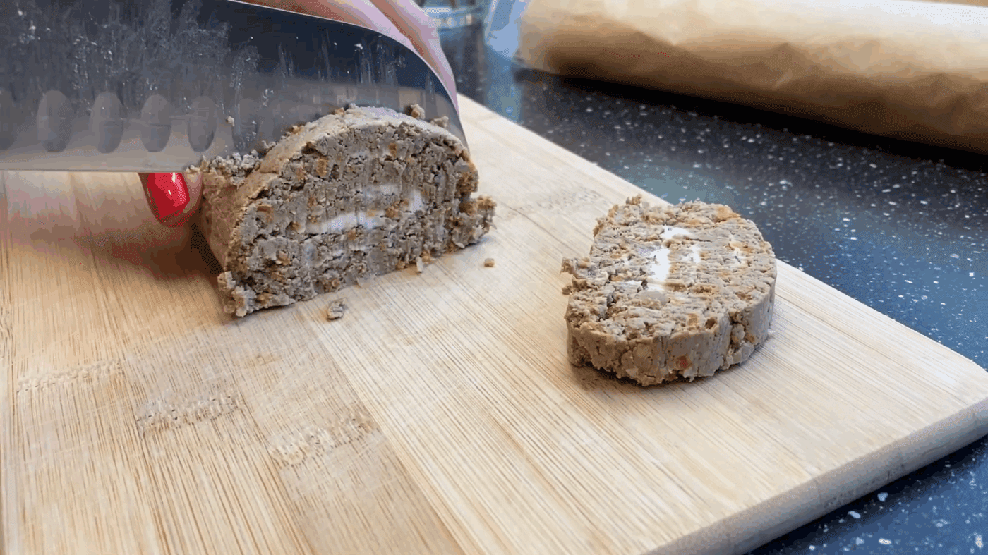 Кулінари розповіли, як приготувати смачний печінковий рулет із начинкою до столу