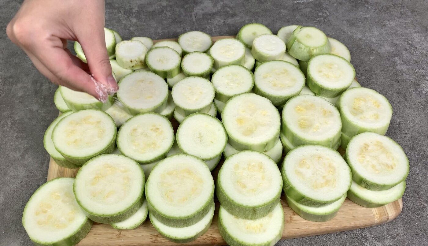 Кулінари розповіли, як приготувати смажені кабачки на зиму з доступних продуктів – рецепт