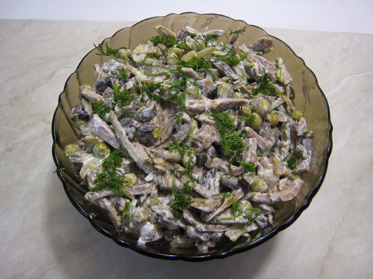 Кулінари розповіли, як приготувати смачний салат із солоних та свіжих огірків – простий рецепт