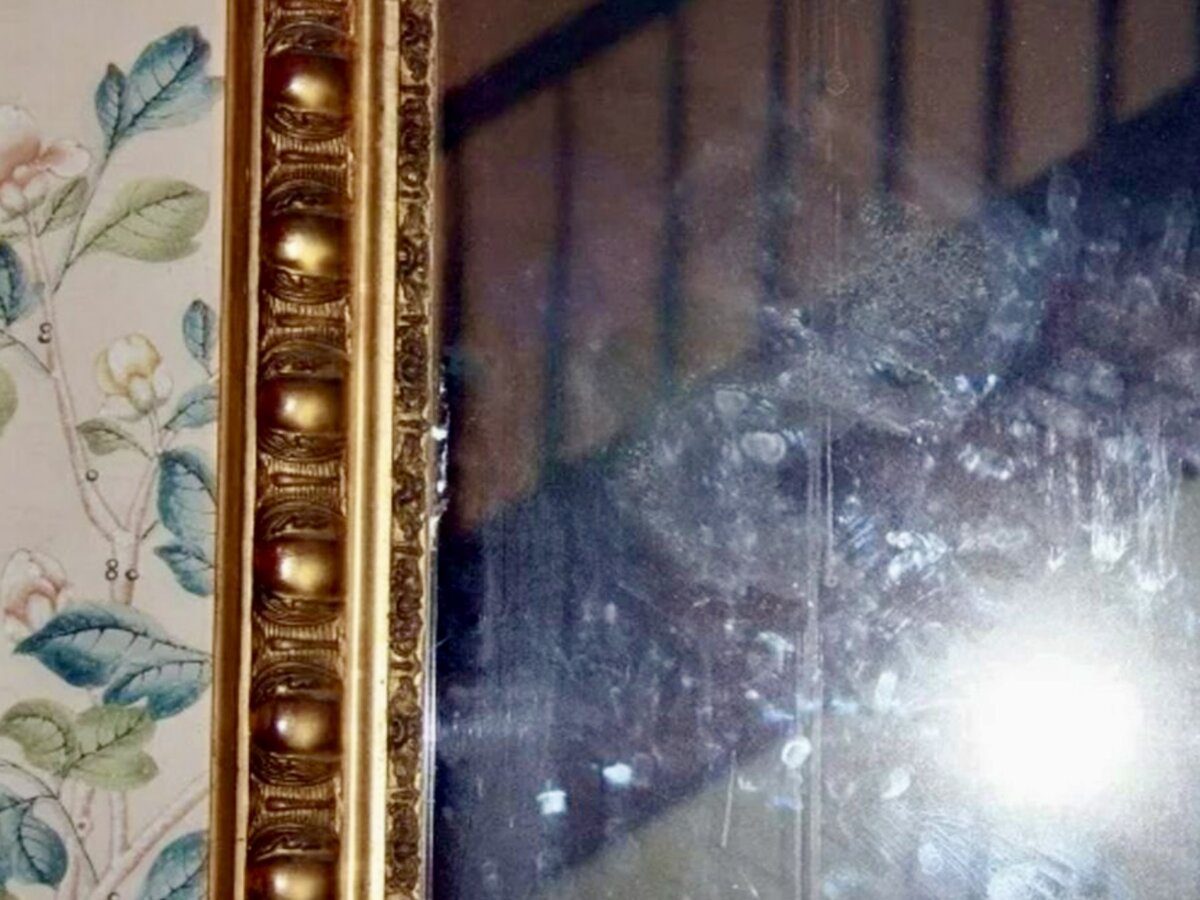 Експерти розповіли, як очистити дзеркало, аби на ньому довго не з'являлись розводи та бруд